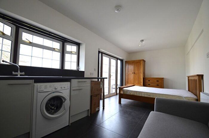 1 Bedroom Flat To Rent In Cedar Road, Feltham, TW14