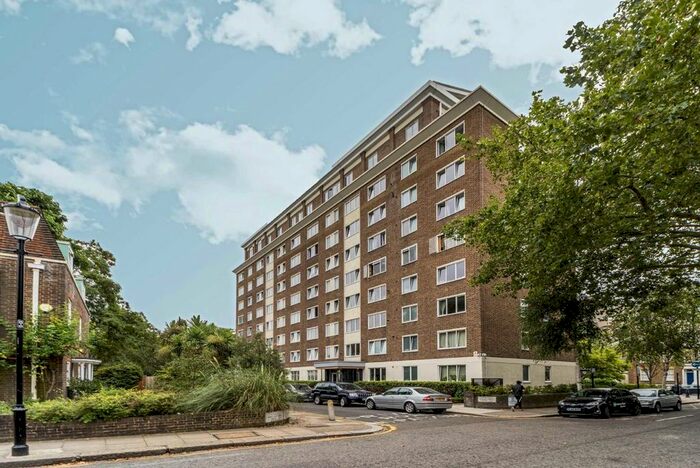 3 Bedroom Flat To Rent In St. Mary Abbots Terrace, London, W14