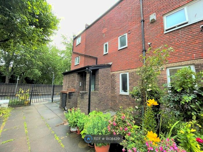 2 Bedroom Flat To Rent In Campbell Road, London, E3