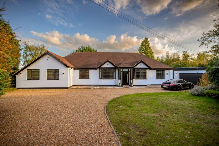 4 Bedroom Detached Bungalow For Sale In Barkers Lane, Alcester Road, B47