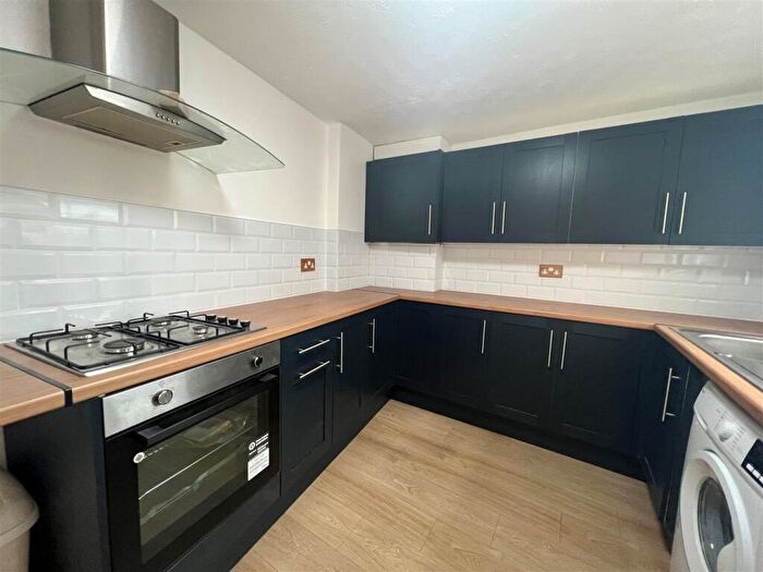2 Bedroom End Of Terrace House For Sale In North View, West Carr Lane, Hull, HU7