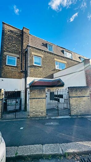 Studio To Rent In Pembroke Road, Ilford, London, IG3