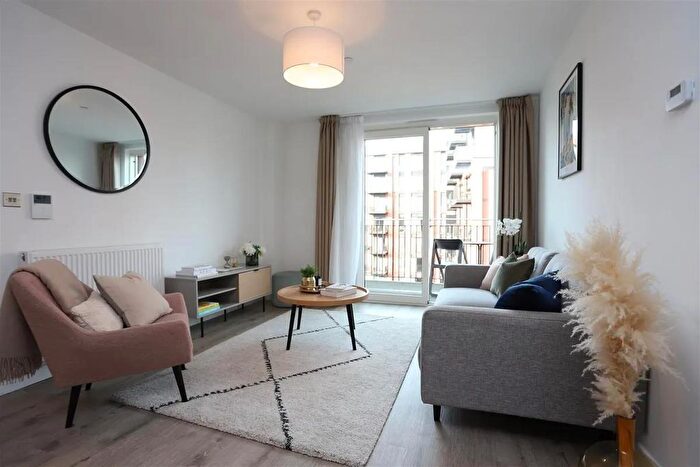 2 Bedroom Flat To Rent In Nelson Walk, Bromley By Bow, E3