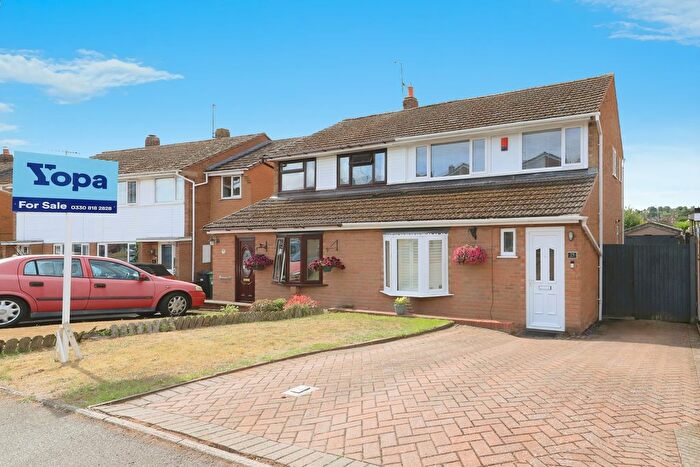 3 Bedroom Semi-Detached House For Sale In Ferndale Crescent, Kidderminster, DY11