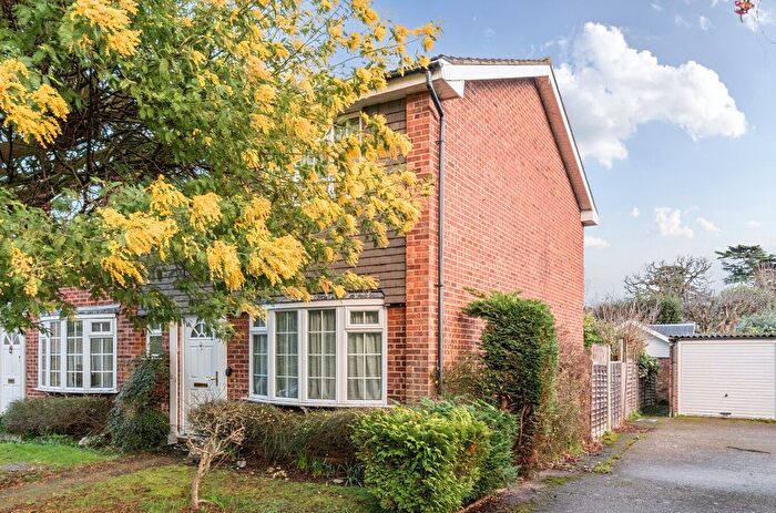 3 Bedroom End Terrace House For Sale In Weybridge, Surrey, KT13