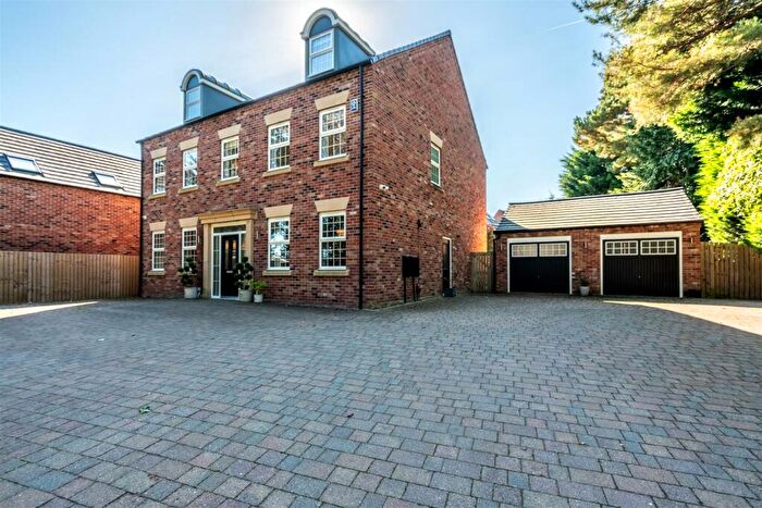 6 Bedroom Detached House To Rent In Adel Lane, Leeds, LS16