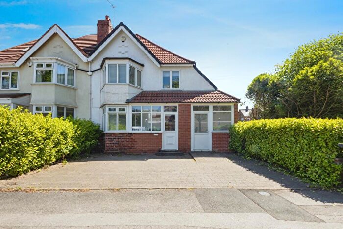4 Bedroom Semi-Detached House For Sale In Ingestre Road, Birmingham, B28