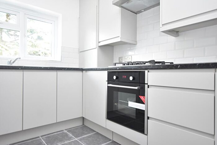 2 Bedroom Flat To Rent In Southend Road, BR3