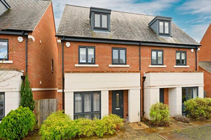 4 Bedroom Semi Detached House For Sale In Carleton Avenue, East Molesey, Surrey, KT8