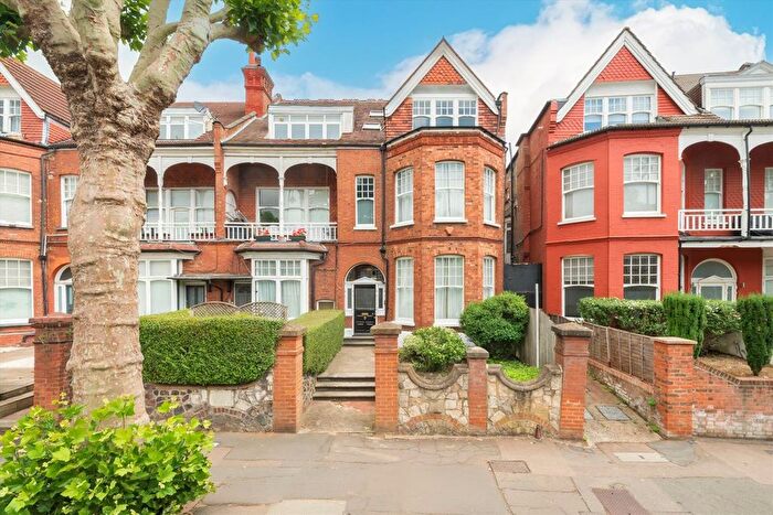 5 Bedroom Property For Sale In Queens Avenue, Muswell Hill, N10