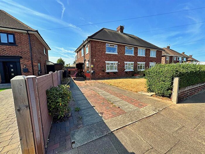 2 Bedroom Flat For Sale In Davenport Drive, Cleethorpes, N.E. Lincs, DN35