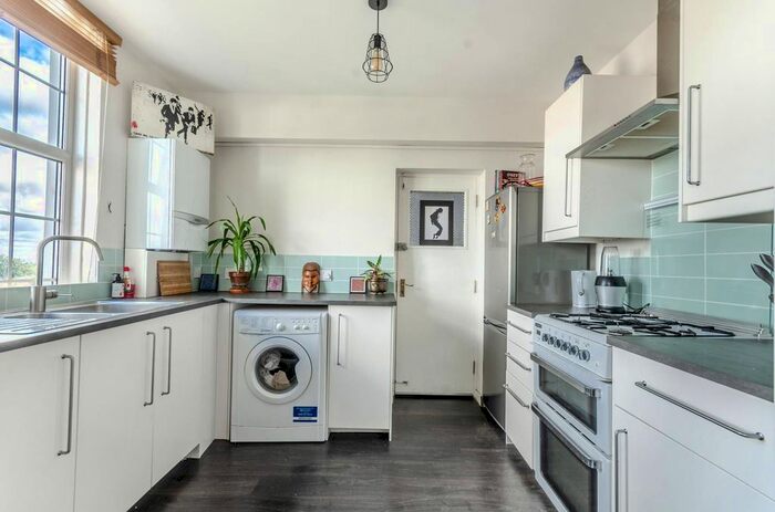 1 Bedroom Flat To Rent In Telford Court, Streatham Hill, London, SW2