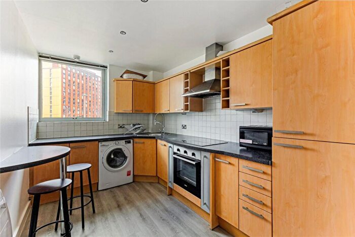 2 Bedroom Flat To Rent In Switch House, Blackwall Way, London, E14