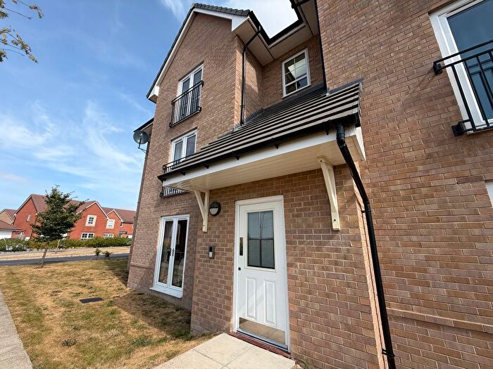 2 Bedroom Flat For Sale In Riverside Avenue, Barlby, Selby, YO8
