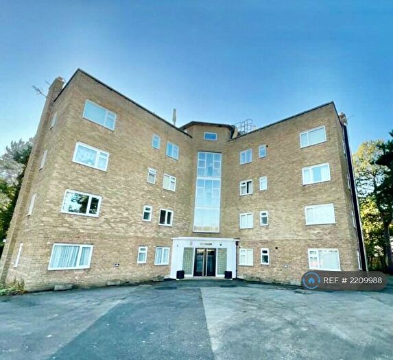 2 Bedroom Flat To Rent In Dale Court, Heswall, CH60