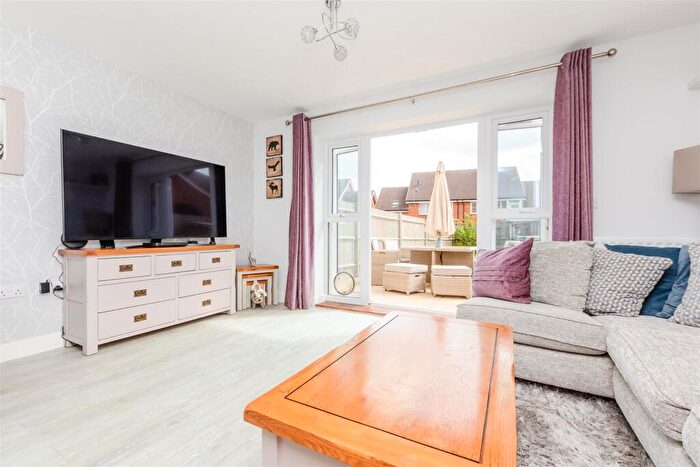 2 Bedroom End Of Terrace House For Sale In Illett Way, Faygate, Horsham, West Sussex, RH12
