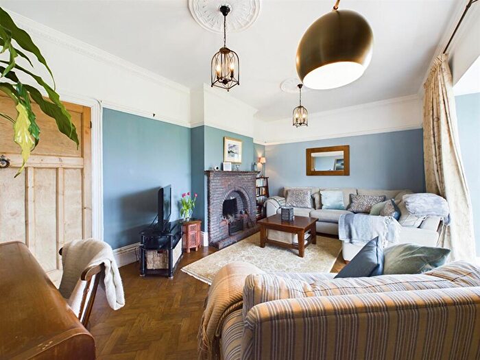 4 Bedroom Detached House For Sale In Parc Gitto, Llwynhendy, Llanelli, SA14