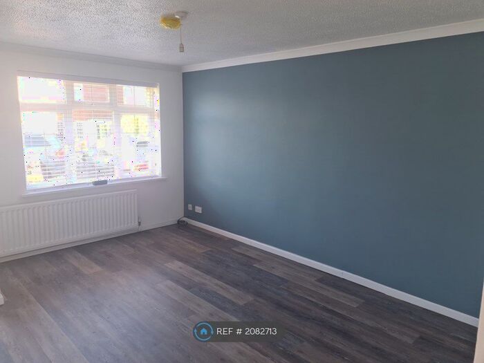 3 Bedroom Semi-Detached House To Rent In Aldersleigh Drive, Stafford, ST17