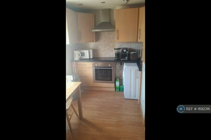2 Bedroom Flat To Rent In Clive Road, Canton, Cardiff, CF5