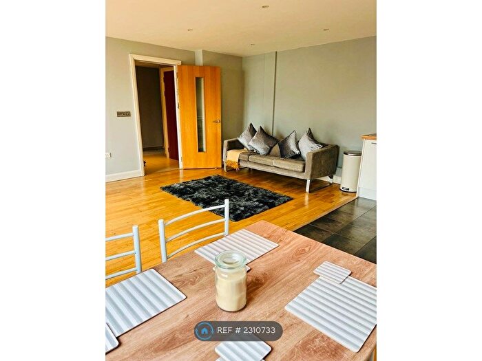 2 Bedroom Flat To Rent In Kings Quarter Apartments, Bristol, BS2