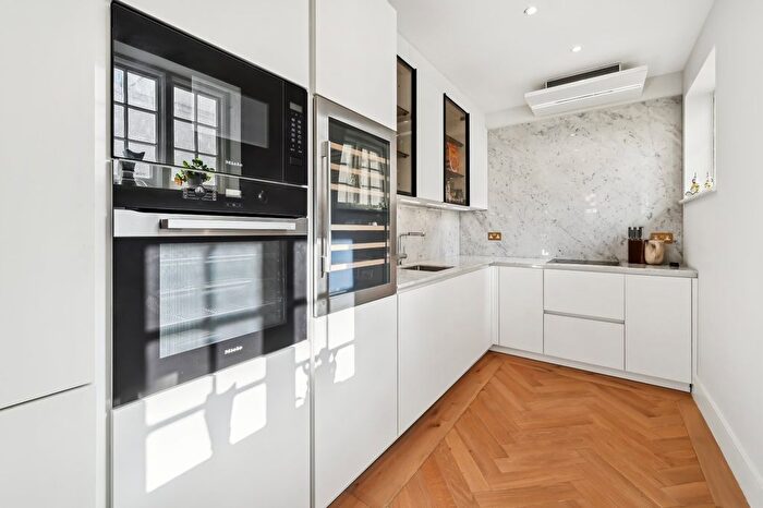 2 Bedroom Mews To Rent In Belgrave Mews South, Belgravia, SW1X