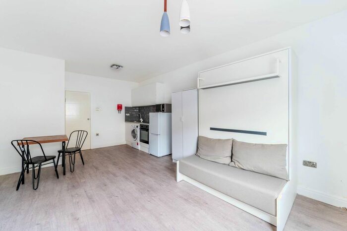 Studio To Rent In Beulah Road, Thornton Heath, CR7
