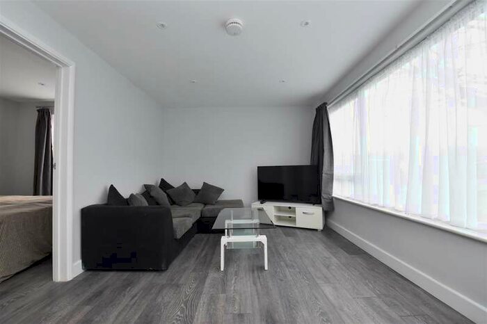 1 Bedroom Apartment To Rent In Longbridge Road, Horley, RH6