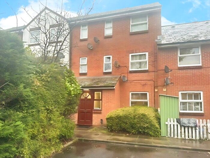 1 Bedroom Apartment For Sale In Queens Court, Queens Road, Slough, SL1