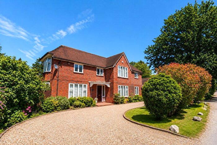 4 Bedroom Detached House For Sale In Lytton Road, Woking, Surrey, GU22