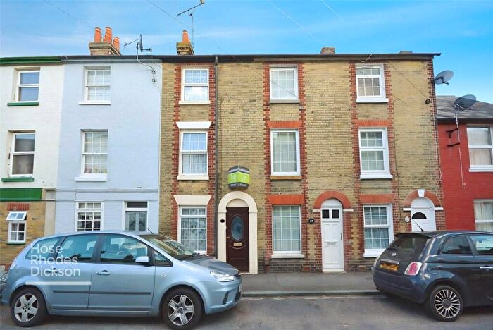 2 Bedroom House To Rent In York Street, Cowes, PO31