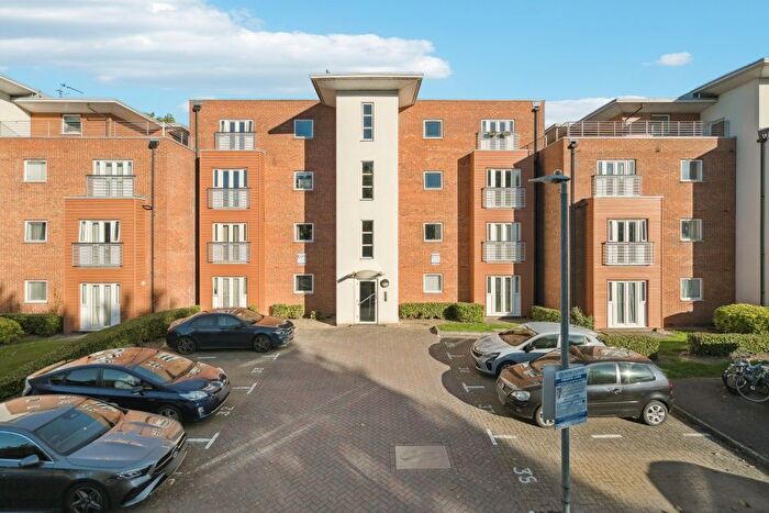 2 Bedroom Flat For Sale In Hawkes Close, Langley, Slough, SL3