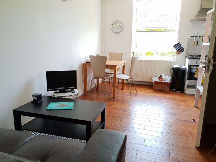2 Bedroom Flat To Rent In Berriman Road, London, London, N7