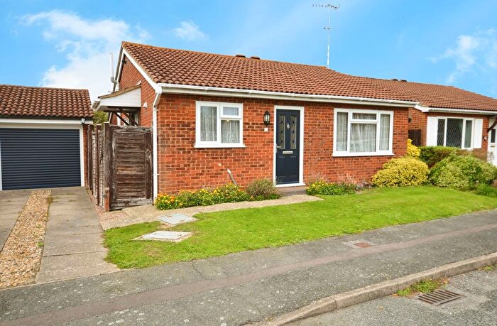 2 Bedroom Bungalow For Sale In Sunningdale Gardens, Bognor Regis, PO22