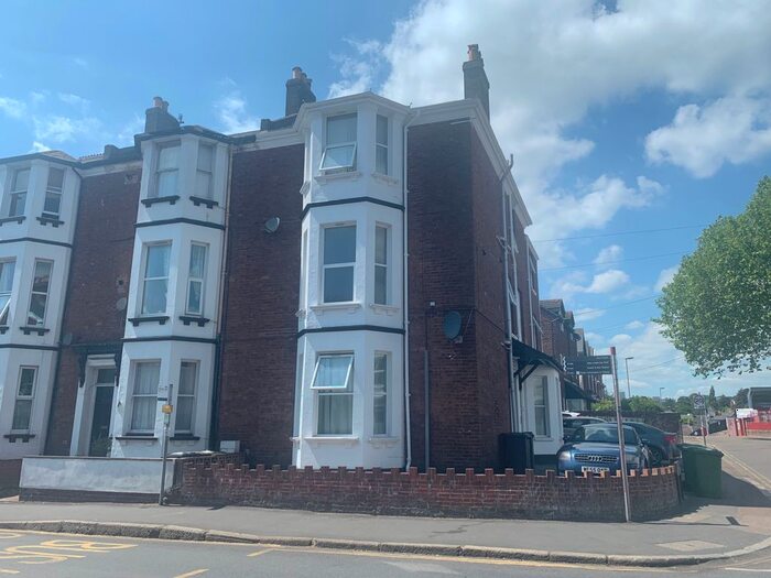 Studio To Rent In Old Tiverton Road, Exeter, Devon, EX4