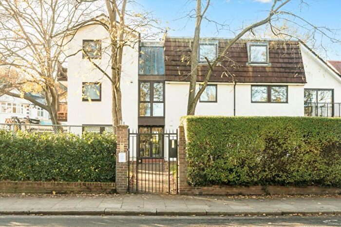 2 Bedroom Flat For Sale In Stanhope Road, Highgate, N6