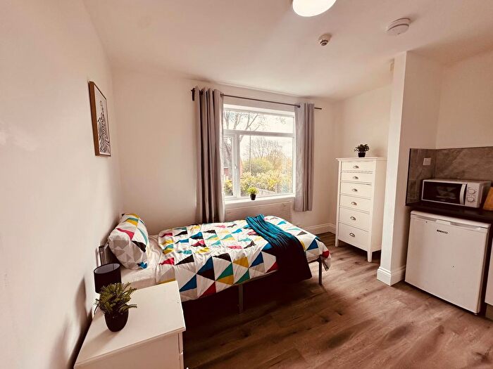 Studio To Rent In Trotters Lane, West Bromwich, B71