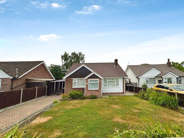 3 Bedroom Bungalow For Sale In Burns Avenue, Church Crookham, Fleet, Hampshire, GU52