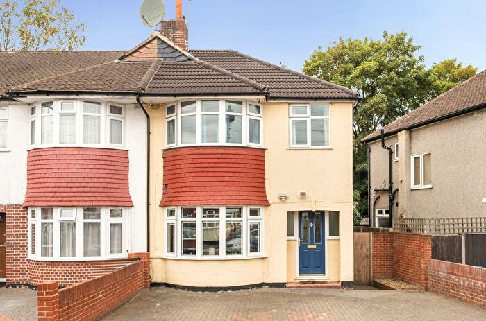 3 Bedroom End Of Terrace House For Sale In Riverside Drive, Mitcham, CR4