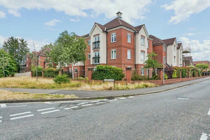 2 Bedroom Apartment To Rent In Oyster Lane, West Byfleet, KT14