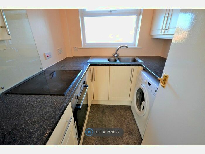 Studio To Rent In Kingston Park, Newcastle Upon Tyne, NE3