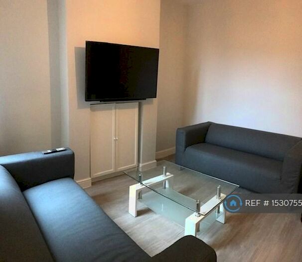 5 Bedroom End Of Terrace House To Rent In Newnham Avenue, Bedford, MK41