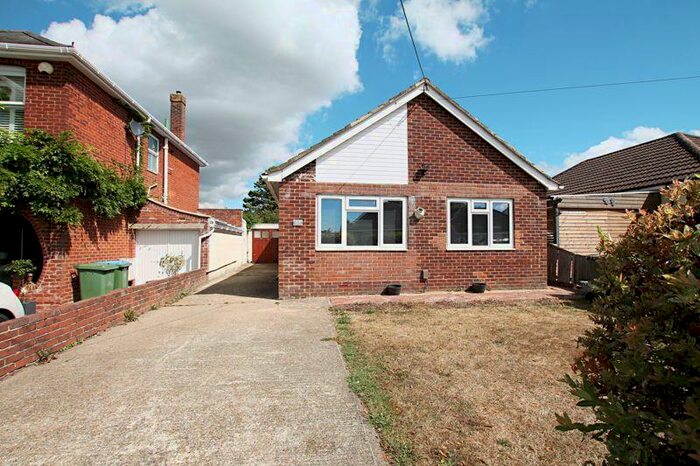 3 Bedroom Detached Bungalow To Rent In Coates Road, Southampton, SO19