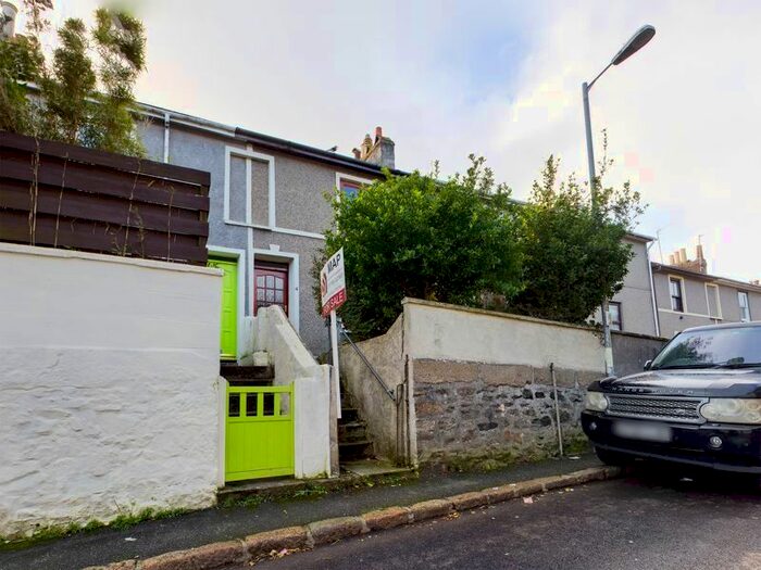 2 Bedroom Cottage To Rent In Rosevean Road, Penzance, TR18