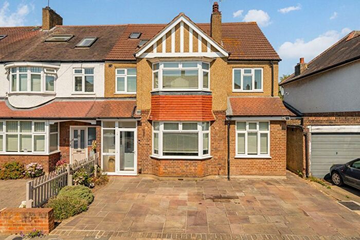 5 Bedroom End Of Terrace House For Sale In Links View Road, Hampton Hill, TW12