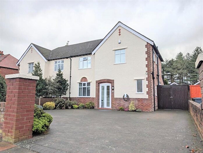 3 Bedroom Semi-Detached House To Rent In Golf Open - Lynton Road, Hillside - Sleeps /, PR8