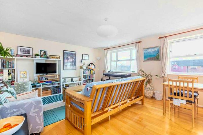 2 Bedroom Flat To Rent In Macmillan Way, London SW17