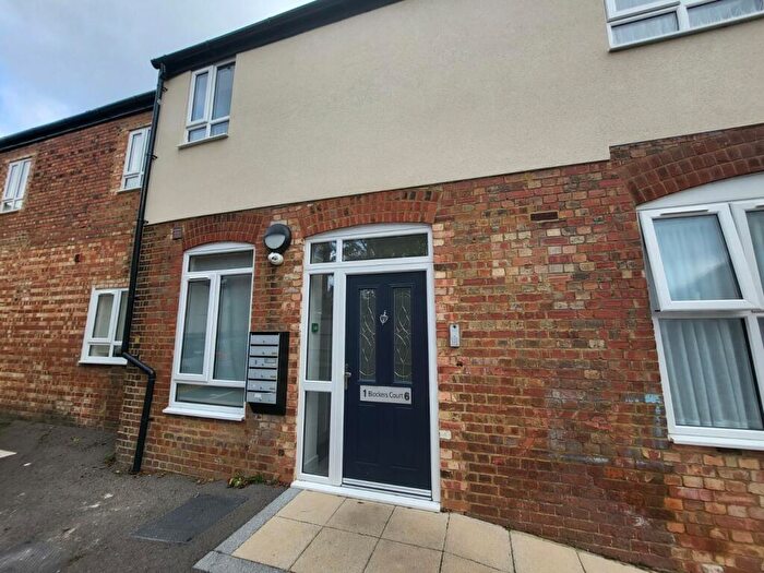 1 Bedroom Flat To Rent In Blockers Court, LU2