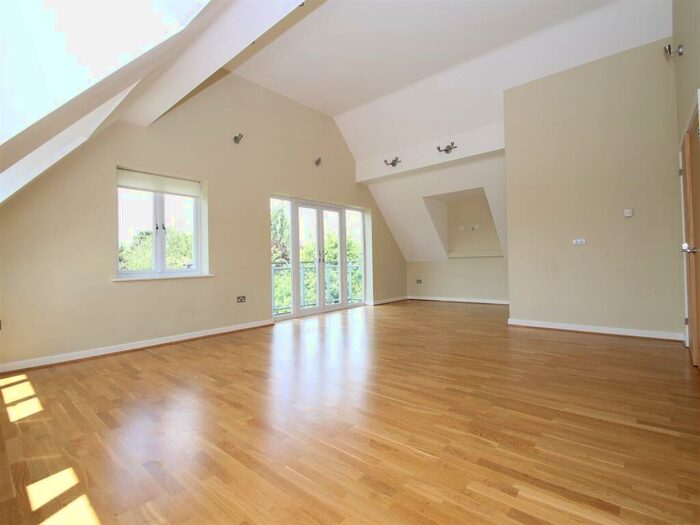 2 Bedroom Apartment To Rent In Foxley Lane, Purley, CR8