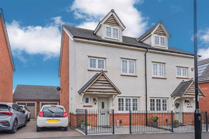 4 Bedroom Semi-Detached House For Sale In Manor Road, Barton Seagrave, Kettering, NN15
