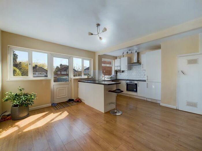 3 Bedroom Semi-Detached House For Sale In Glyn Farm Road, Quinton, B32